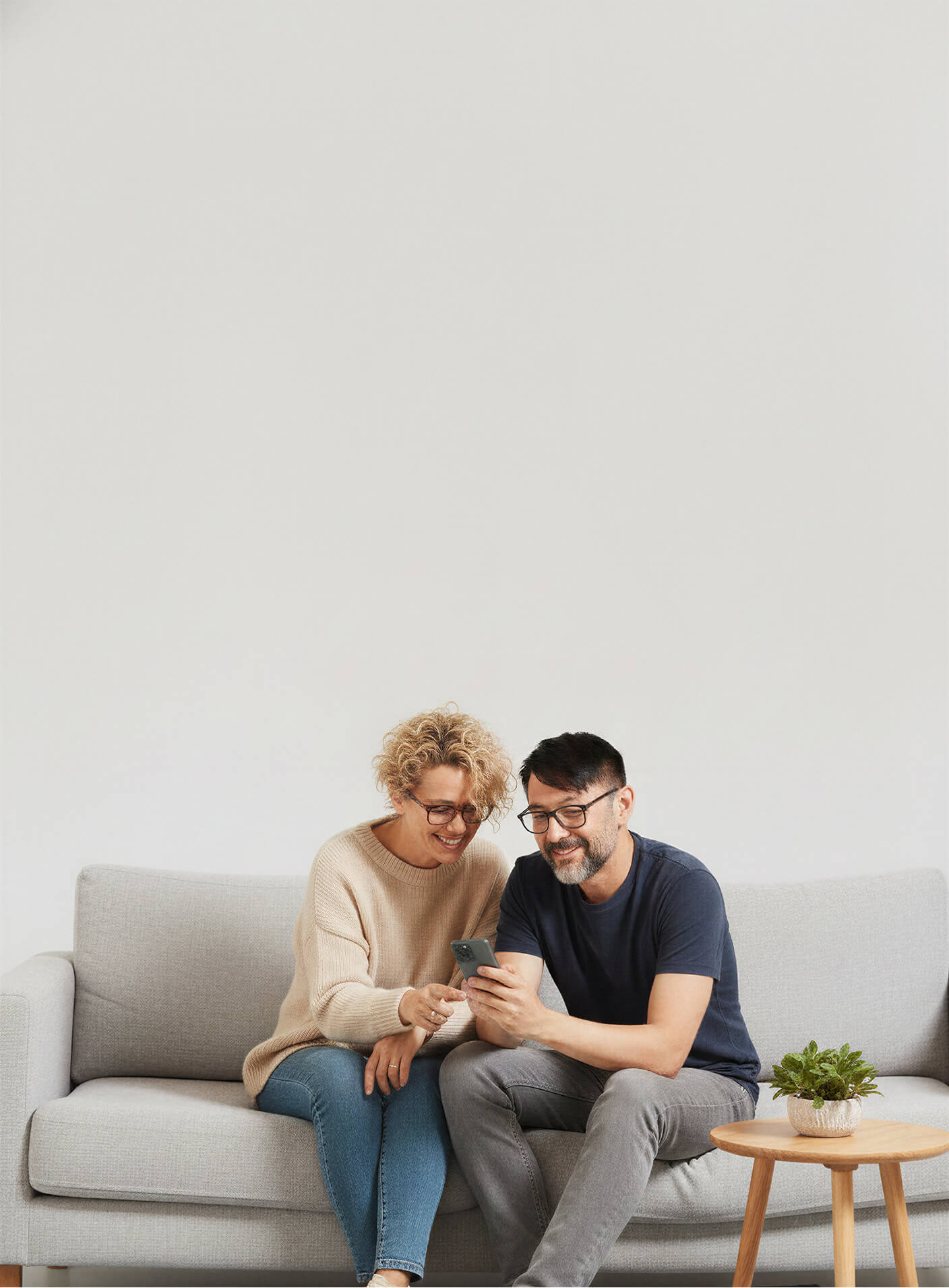 Myant Health SKIIN™ app interface on mobile device for cardiac monitoring in Ontario